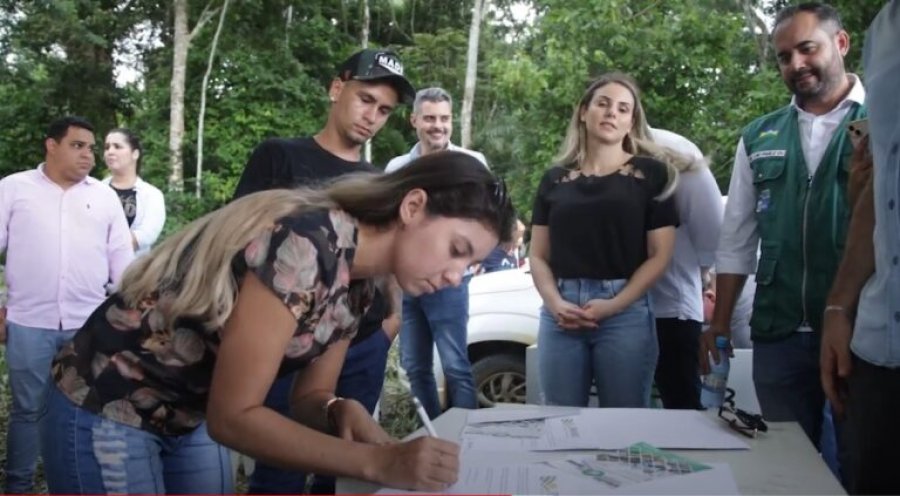 Governo de Rondônia entrega escritura pública para famílias rurais de Ariquemes
