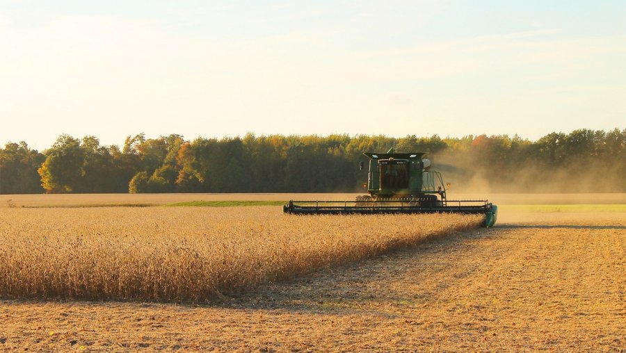 Venda de máquinas agrícolas cai 2,3% em setembro ante agosto, diz Anfavea