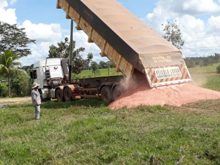 Mais de R$ 3 milhões são investidos no transporte gratuito de 20 mil toneladas de calcários para pequenos agricultores de Rondônia